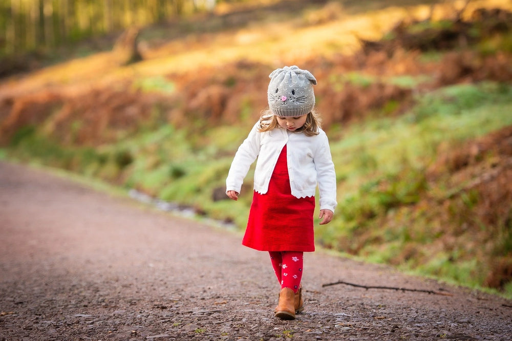 "Layering tips for kids winter," "Warm clothes layering children," "Winter outfit layering kids," "Cold weather clothes kids," "Children’s winter clothing guide"