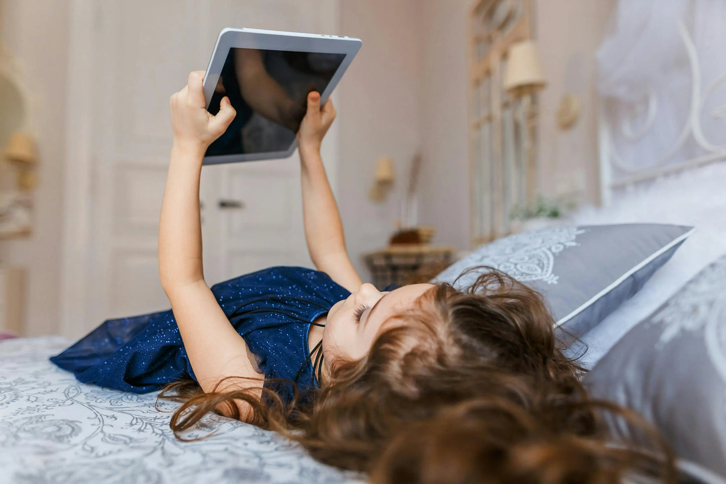 Managing kids’ screen time, Digital safety for children, Setting screen time limits for kids, Parental control on kids' devices, Screen time guidelines for children