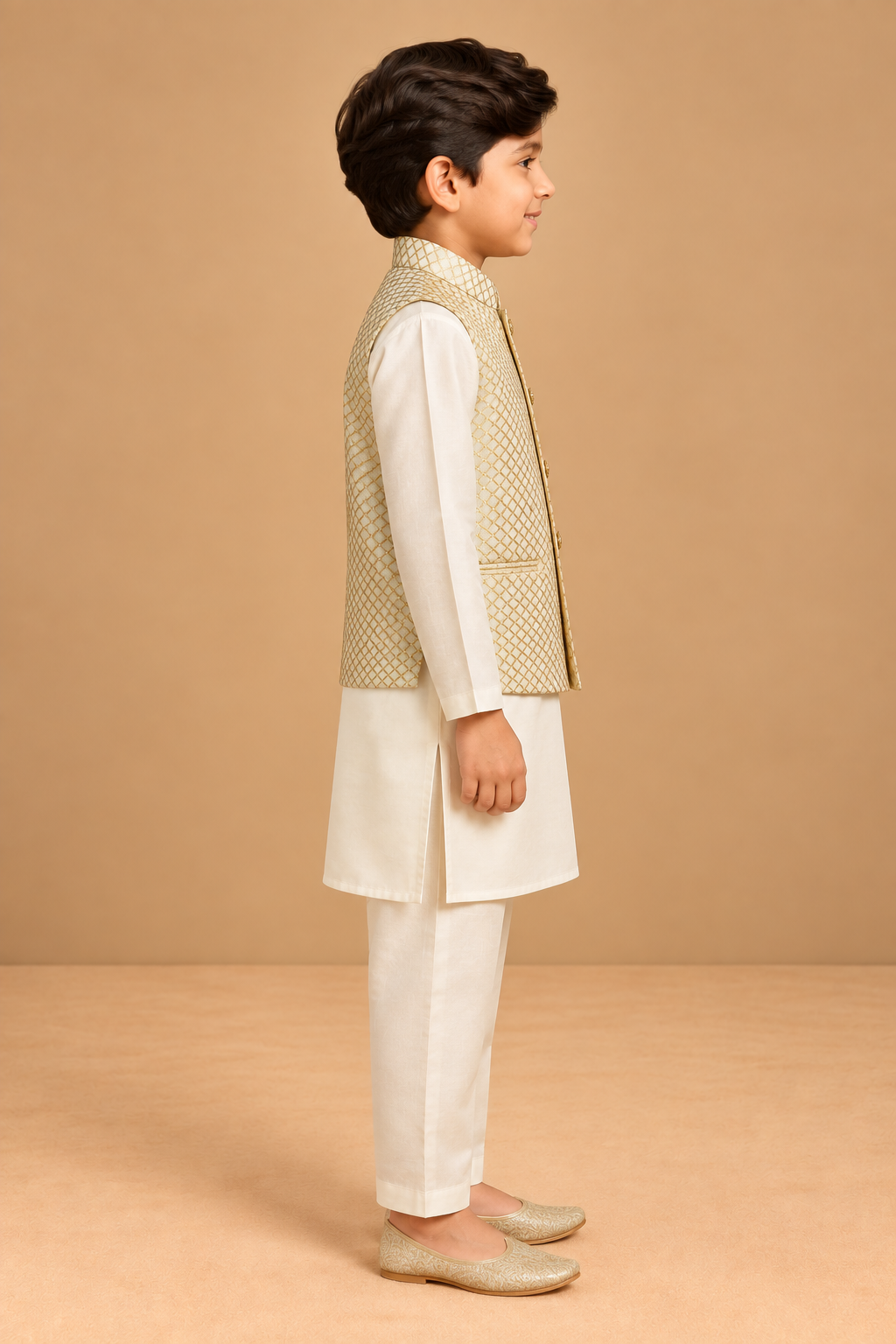 The Chaand Chanderi Kurta Set features a pristine ivory Chanderi kurta layered with a statement embroidered jacket. The jacket is adorned with an intricate gold diamond-pattern weave, creating a subtle shimmer and adding a rich, festive dimension to the monochromatic palette.
