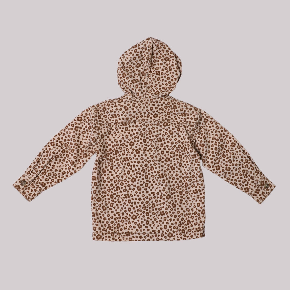 
                      
                        Cozy-Cheetah-print-hoodie-and-pants-set-made-from-soft, thick-Corduroy-fabric, perfect-for-keeping-kids-warm-in-winter.
                      
                    