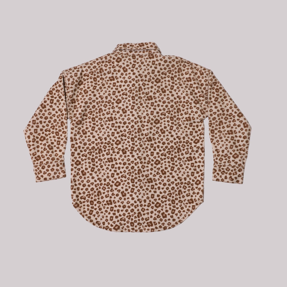 
                      
                        Cozy-Cheetah-print-hoodie-and-pants-set-made-from-soft, thick-Corduroy-fabric, perfect-for-keeping-kids-warm-in-winter.
                      
                    