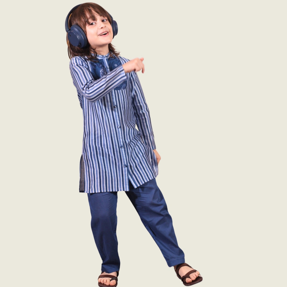 
                  
                    navy blue-kurta-pajama-boys-chanderi-stripes-set-pocomico
                  
                