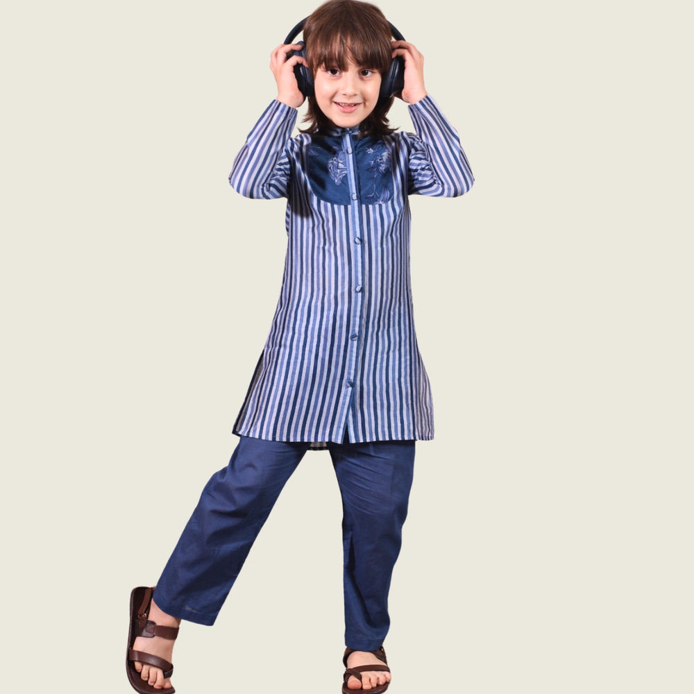 
                  
                    navy blue-kurta-pajama-boys-chanderi-stripes-set-pocomico
                  
                