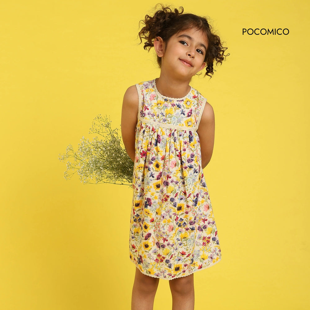 Starry denim jacket + Girls fashion staple + Celestial-inspired outerwear + Pocomico kids' jacket + Blue cotton denim + Versatile layering piece + Star-studded girls' coat + Comfortable everyday jacket + Stylish children's outerwear + Trendy kids' fashion