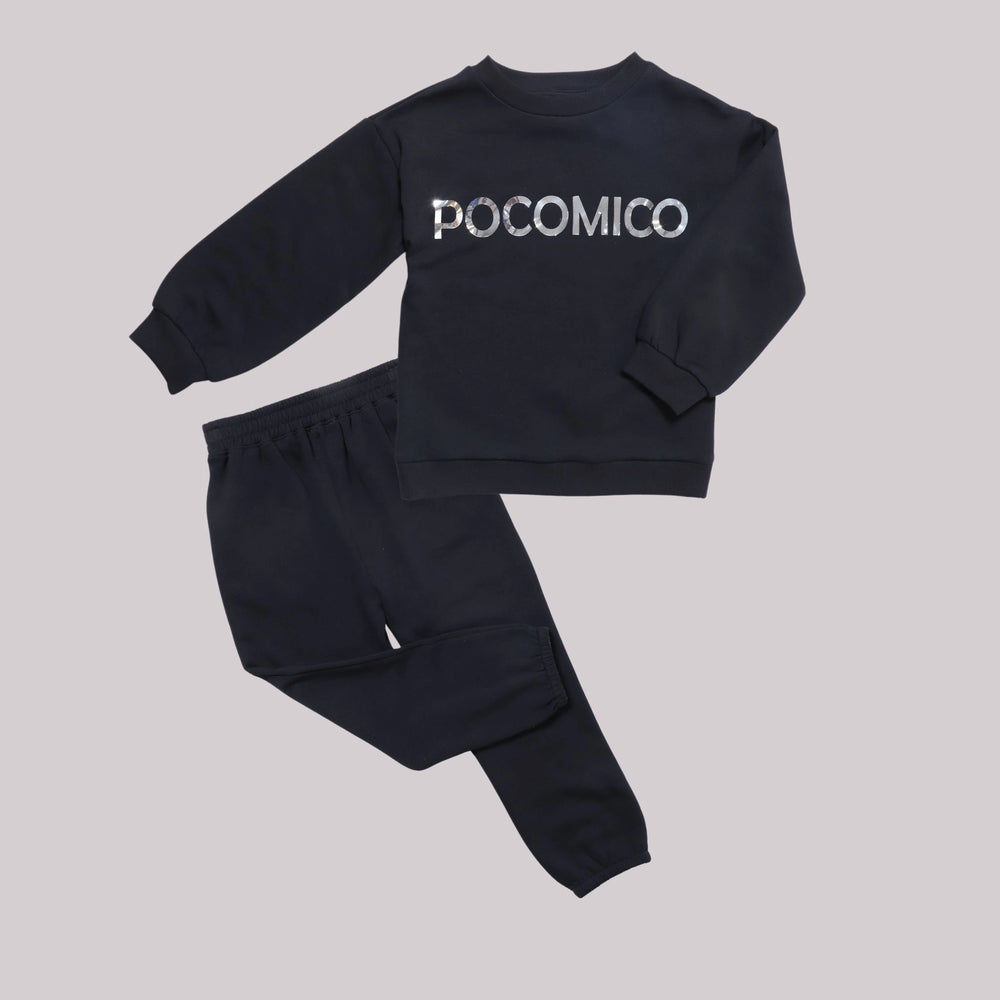 
                      
                        Black-sweatshirt-and-jogger-set-with-silver-POCOMICO-foil-print, made-from-soft-fleece-for-warmth-and-street-style.
                      
                    