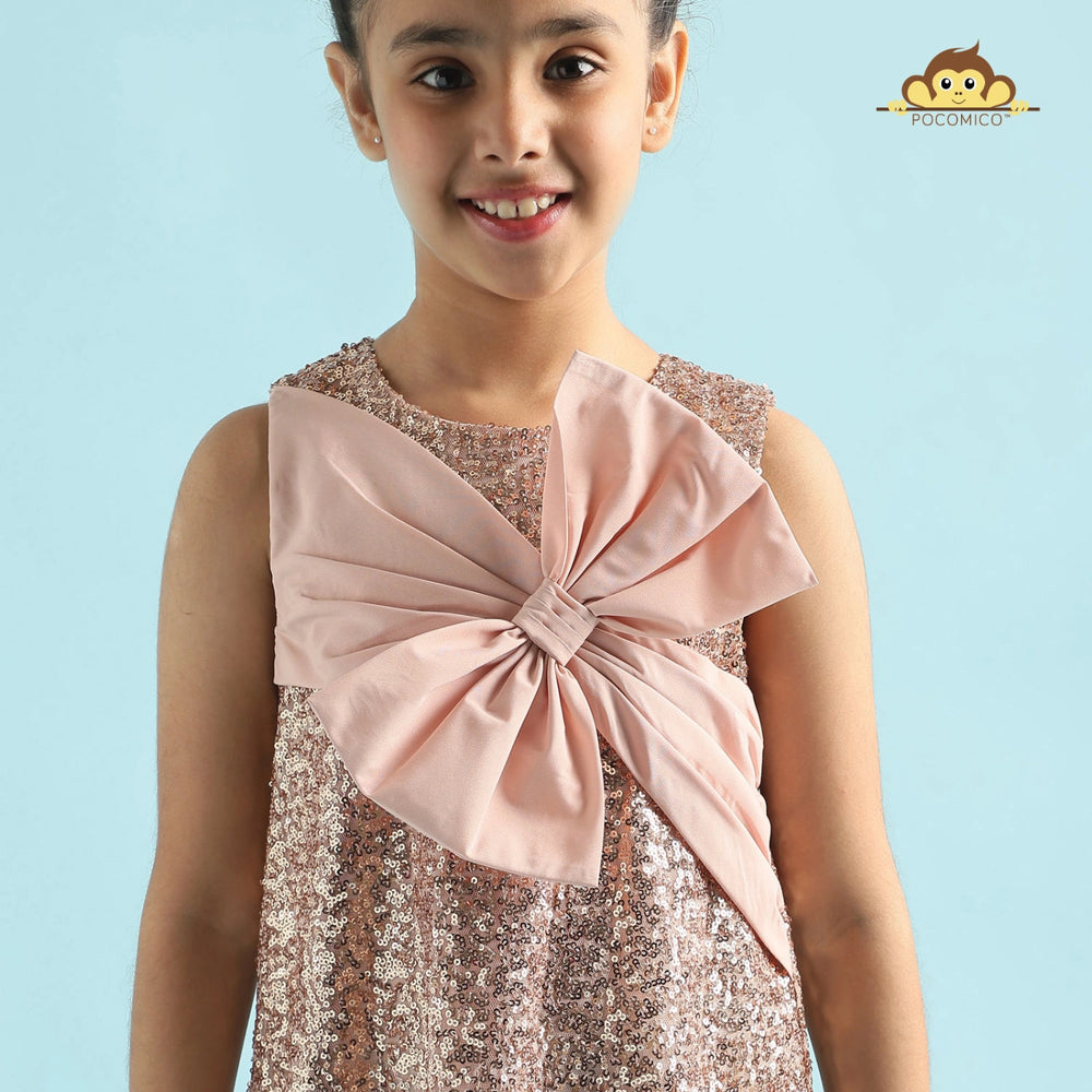 
                  
                    Peach+Princess+Bow+Dress+by+Pocomico+for+girls+who+love+to+shine+Sparkling+sequin+details+and+oversized+bow+make+this+dress+a+showstopper+Soft+mesh+fabric+with+a+comfortable+BCI-certified+cambric+lining+Ultimate+party+dress+for+kids,+perfect+for+sparkling+celebrations+Dress+your+little+one+in+a+dazzling+Peach+Princess+Bow+Dress!
                  
                
