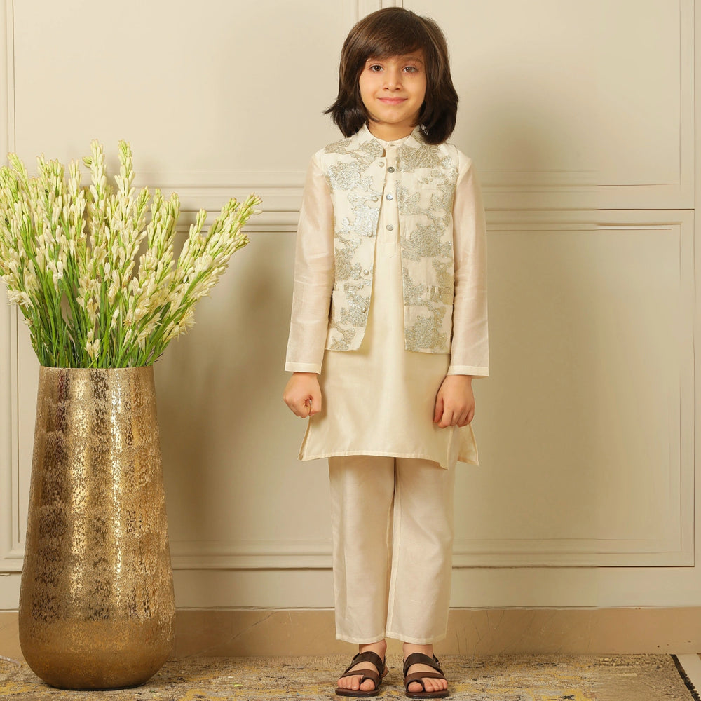 Crafted in solid chanderi fabric, the kurta and trousers are lightweight and festive-ready, lined with 100% BCI-certified cotton for extra comfort. The highlight of this look is the jacquard Nehru jacket