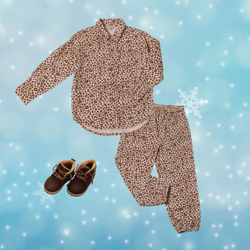 Cozy-Cheetah-print-hoodie-and-pants-set-made-from-soft, thick-Corduroy-fabric, perfect-for-keeping-kids-warm-in-winter.