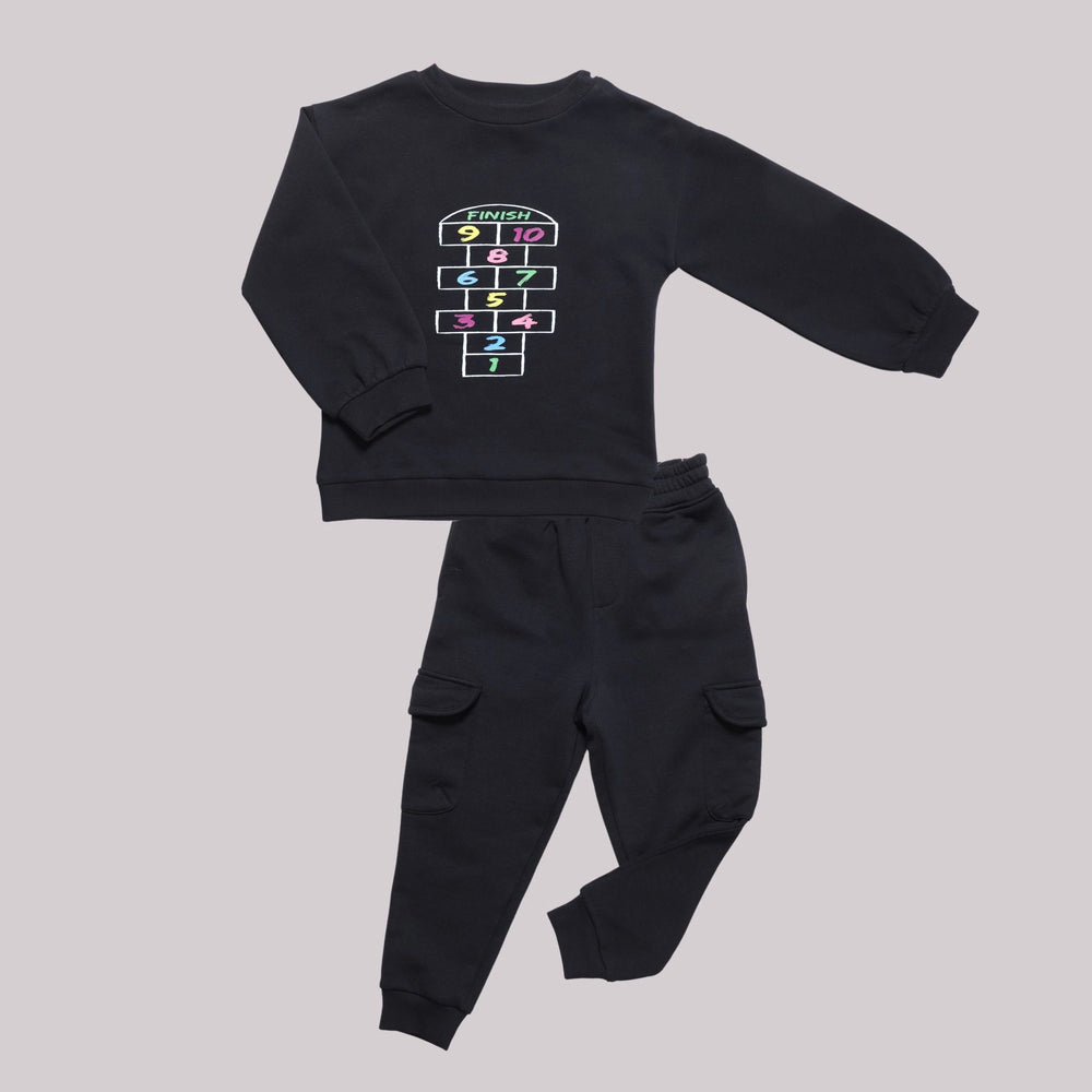 
                      
                        fleece-coord-set-top-bottom-jogger-sweatshirt-black-unisex-girl-boy-printed-warm-winter-pocomico
                      
                    