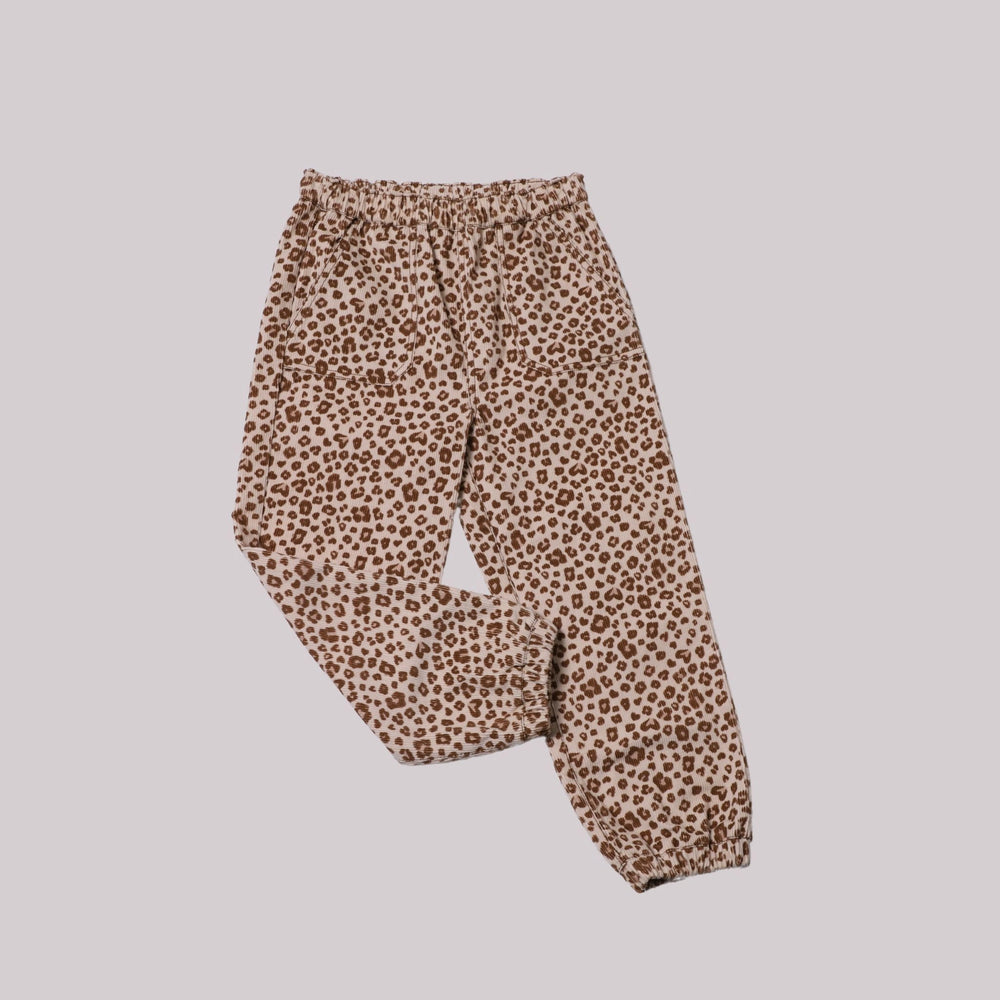 
                      
                        cheetah-pants-unisex-boys-girls-winter-warm-full pants-brown-corduroy-cheetah print-pocomico
                      
                    