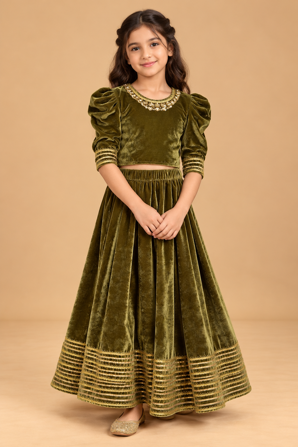 The Zaitoon Zari Velvet Lehenga Set brings together the richness of plush velvet and the timeless charm of traditional Indian occasionwear. 