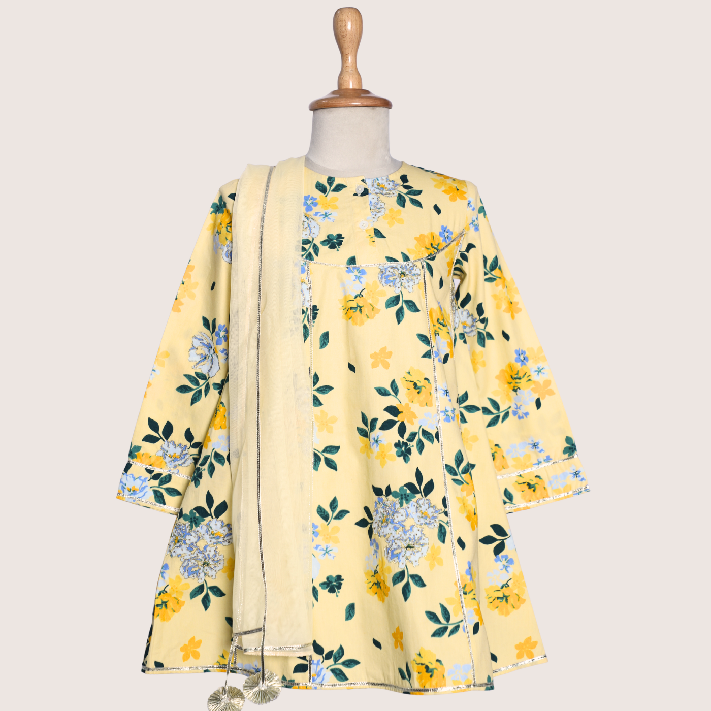 Fresh and easygoing, the Basant Bloom Set is made from 100% BCI-certified cotton, designed to keep little ones cool and comfortable through the day. 