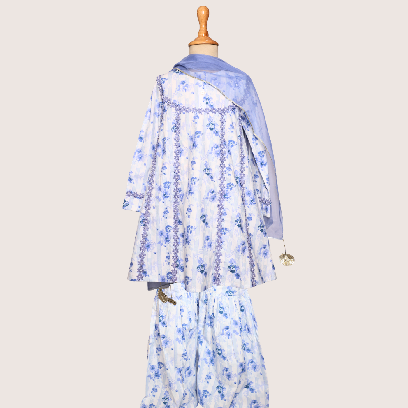 Light as a breeze and effortlessly graceful, the Neel Pari Sharara Set is crafted in 100% BCI-certified cotton for all-day comfort.